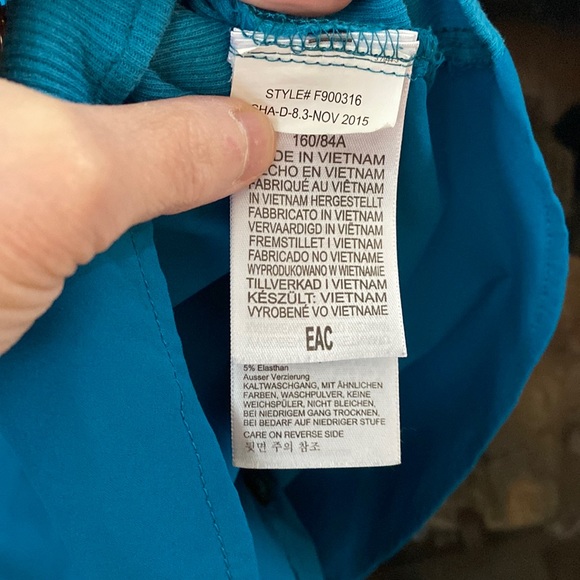 Marmot Long Sleeve Button Down Shirt Small Zippered Side Pocket, Blue - Picture 6 of 11